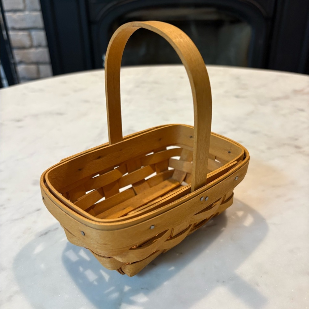 Longaberger Tea/Parsley Hand Woven Basket Signed 1999 Dresden Ohio - Picture 2 of 8